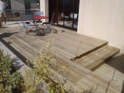 Terrasse Dallage pierre bois mélèze pin classe 4 collstrop combier paysage-aquatique-71–Aménagement-extérieur-étude-paysagiste-Macon-Chalon–Louhans–Charolles–Cluny–Paray–LeCreusot-Montceau