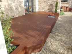 Terrasse Dallage pierre bois mélèze pin classe 4 collstrop combier paysage-aquatique-71–Aménagement-extérieur-étude-paysagiste-Macon-Chalon–Louhans–Charolles–Cluny–Paray–LeCreusot-Montceau