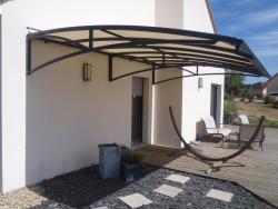 Aménagement paysager extérieur pergola-aluminium - combier-paysage-aquatique-71–Aménagement-extérieur-étude-paysagiste-Macon-Chalon–Louhans–Charolles–Cluny–Paray–LeCreusot-Montceau