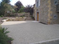 Accès–allée–cours–terrasse-perméable–drainant–pavage–béton- combier-paysage-aquatique-71–Aménagement-extérieur-étude-paysagiste-Macon-Chalon–Louhans–Charolles–Cluny–Paray–LeCreusot-Montceau