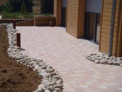 Accès–allée–cours–terrasse-perméable–drainant–pavage–béton- combier-paysage-aquatique-71–Aménagement-extérieur-étude-paysagiste-Macon-Chalon–Louhans–Charolles–Cluny–Paray–LeCreusot-Montceau