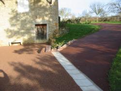 Accès–allée–cours–terrasse-perméable–drainant–pavage–béton- combier-paysage-aquatique-71–Aménagement-extérieur-étude-paysagiste-Macon-Chalon–Louhans–Charolles–Cluny–Paray–LeCreusot-Montceau