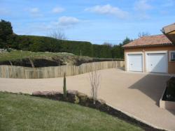 Accès–allée–cours–terrasse-perméable–drainant–pavage–béton- combier-paysage-aquatique-71–Aménagement-extérieur-étude-paysagiste-Macon-Chalon–Louhans–Charolles–Cluny–Paray–LeCreusot-Montceau