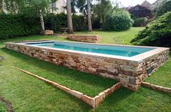 Piscine–structure bois–finition pierres naturelles–couverture immergée-combier-paysage-71–Aménagement-extérieur-étude-paysagiste-Macon-Chalon–Louhans–Charolles–Cluny–Paray-Le Creusot-Montceau