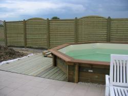 Piscine–béton–bois–traditionnelle–naturelle–bio–débordement-spa-combier-paysage-aquatique-71–Aménagement-extérieur-étude-paysagiste-Macon-Chalon–Louhans–Charolles–Cluny–Paray-Le Creusot-Montceau