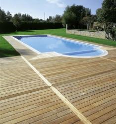 Piscine–béton–bois–traditionnelle–naturelle–bio–débordement-spa-combier-paysage-aquatique-71–Aménagement-extérieur-étude-paysagiste-Macon-Chalon–Louhans–Charolles–Cluny–Paray-Le Creusot-Montceau