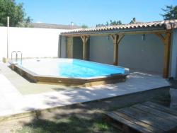 Piscine–béton–bois–traditionnelle–naturelle–bio–débordement-spa-combier-paysage-aquatique-71–Aménagement-extérieur-étude-paysagiste-Macon-Chalon–Louhans–Charolles–Cluny–Paray-Le Creusot-Montceau