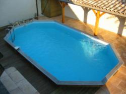 Piscine–béton–bois–traditionnelle–naturelle–bio–débordement-spa-combier-paysage-aquatique-71–Aménagement-extérieur-étude-paysagiste-Macon-Chalon–Louhans–Charolles–Cluny–Paray-Le Creusot-Montceau