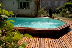 Piscine–béton–bois–traditionnelle–naturelle–bio–débordement-spa-combier-paysage-aquatique-71–Aménagement-extérieur-étude-paysagiste-Macon-Chalon–Louhans–Charolles–Cluny–Paray-Le Creusot-Montceau